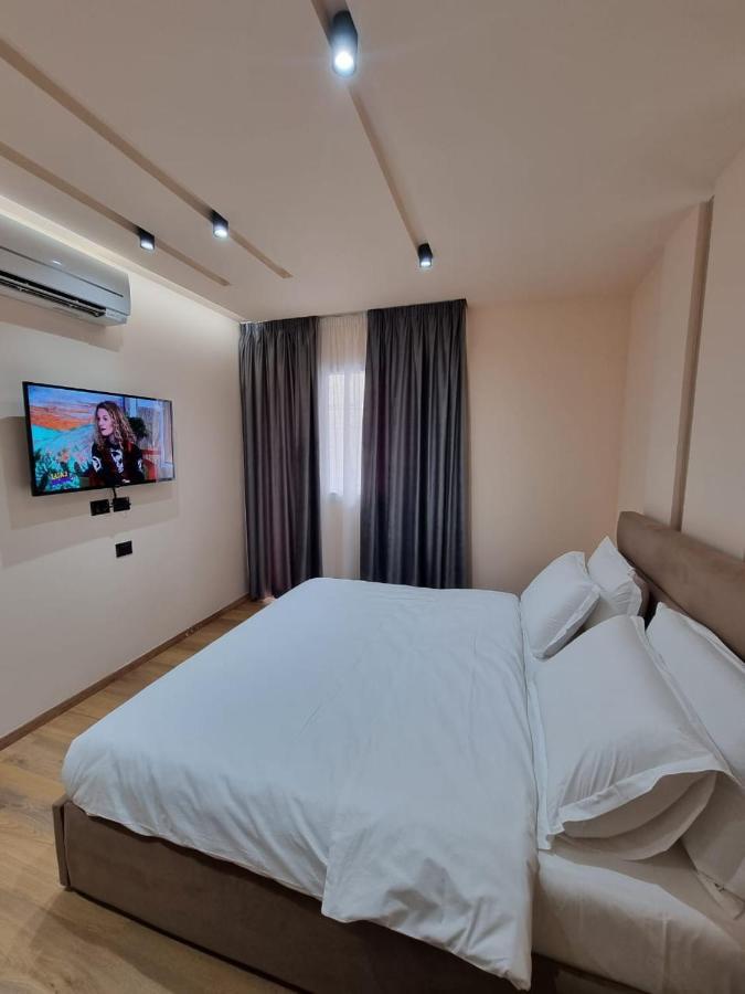 Djakbe Hotel Тирана Экстерьер фото