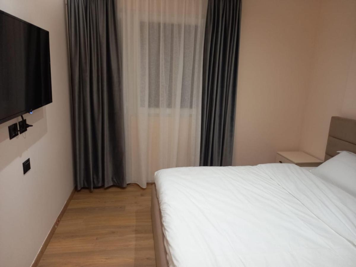 Djakbe Hotel Тирана Экстерьер фото