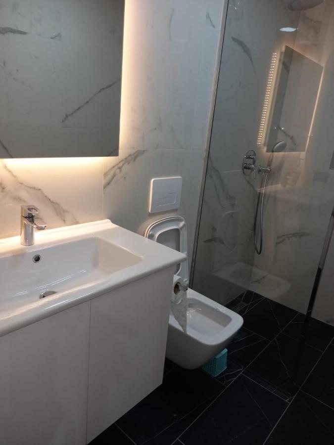 Djakbe Hotel Тирана Экстерьер фото