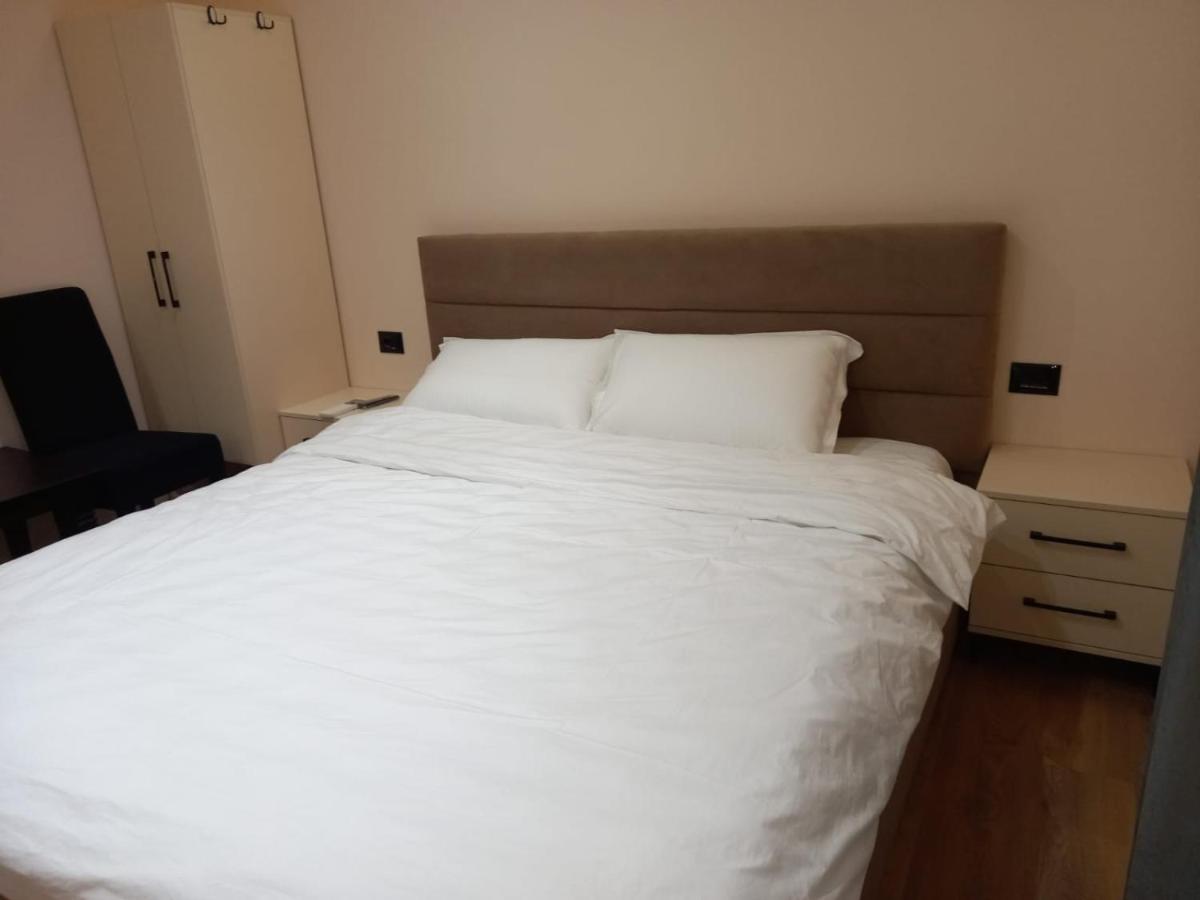 Djakbe Hotel Тирана Экстерьер фото